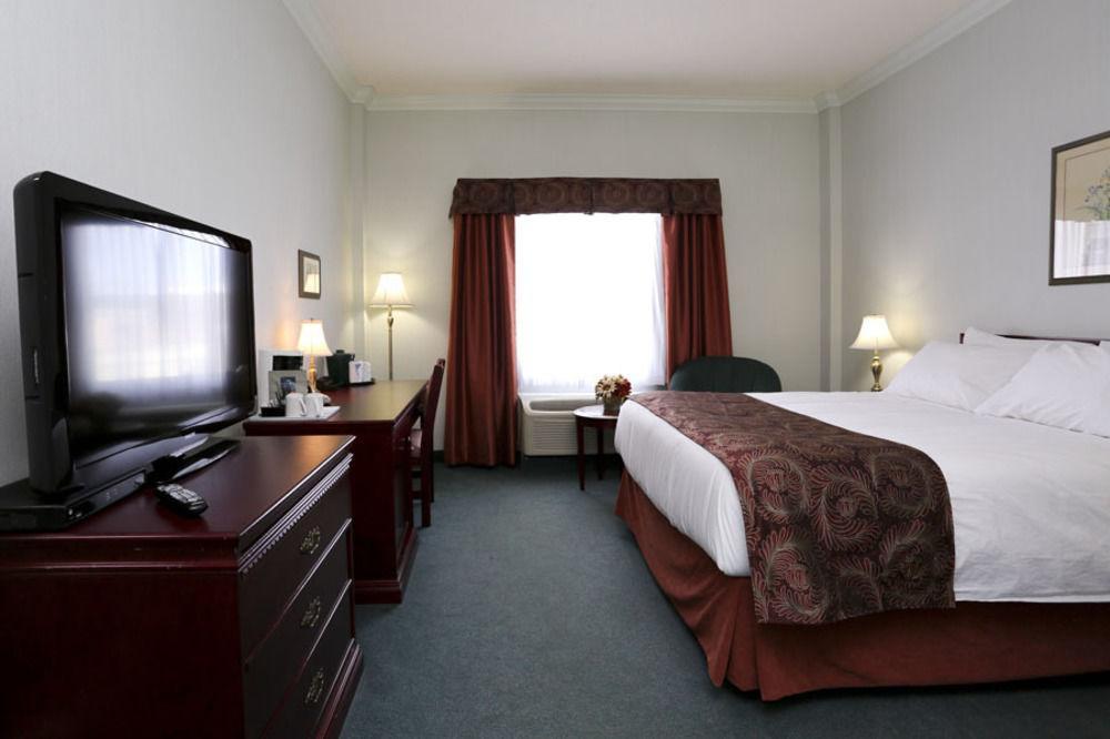 The Bridgeport Inn Fort Mcmurray Εξωτερικό φωτογραφία