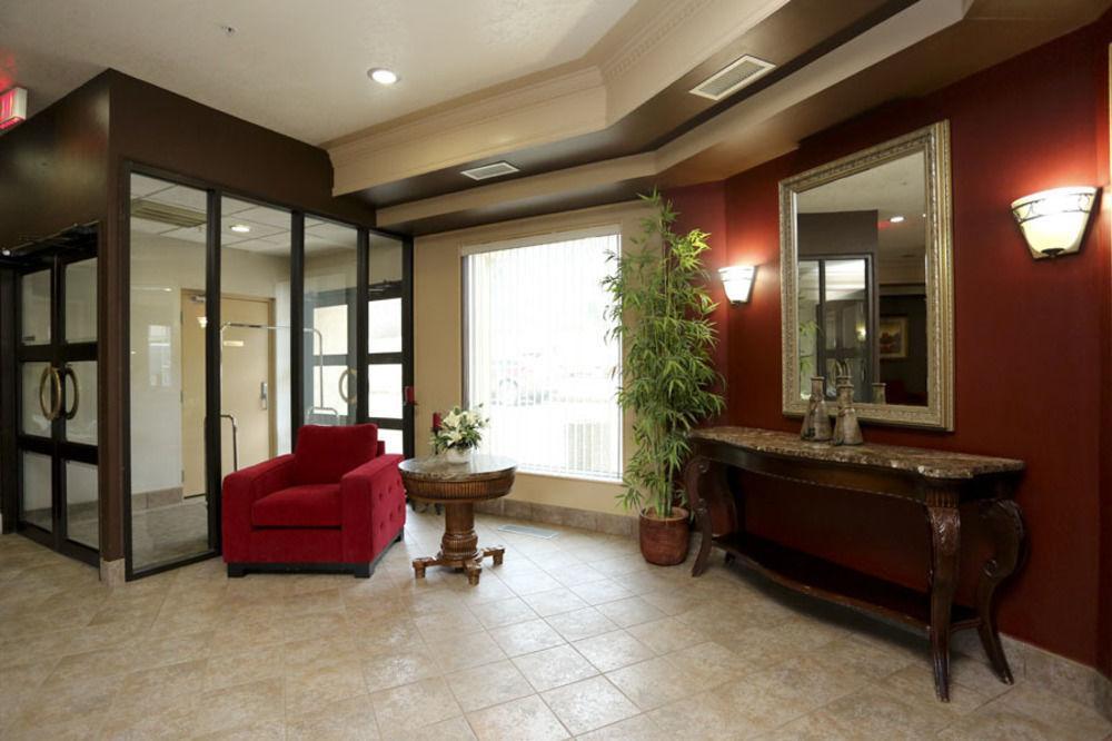 The Bridgeport Inn Fort Mcmurray Εξωτερικό φωτογραφία