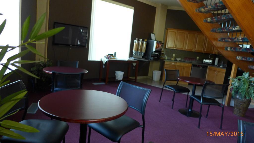 The Bridgeport Inn Fort Mcmurray Εξωτερικό φωτογραφία