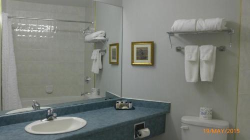 The Bridgeport Inn Fort Mcmurray Εξωτερικό φωτογραφία