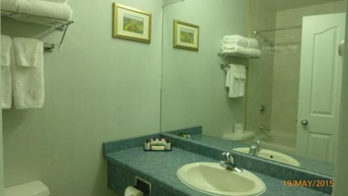 The Bridgeport Inn Fort Mcmurray Εξωτερικό φωτογραφία